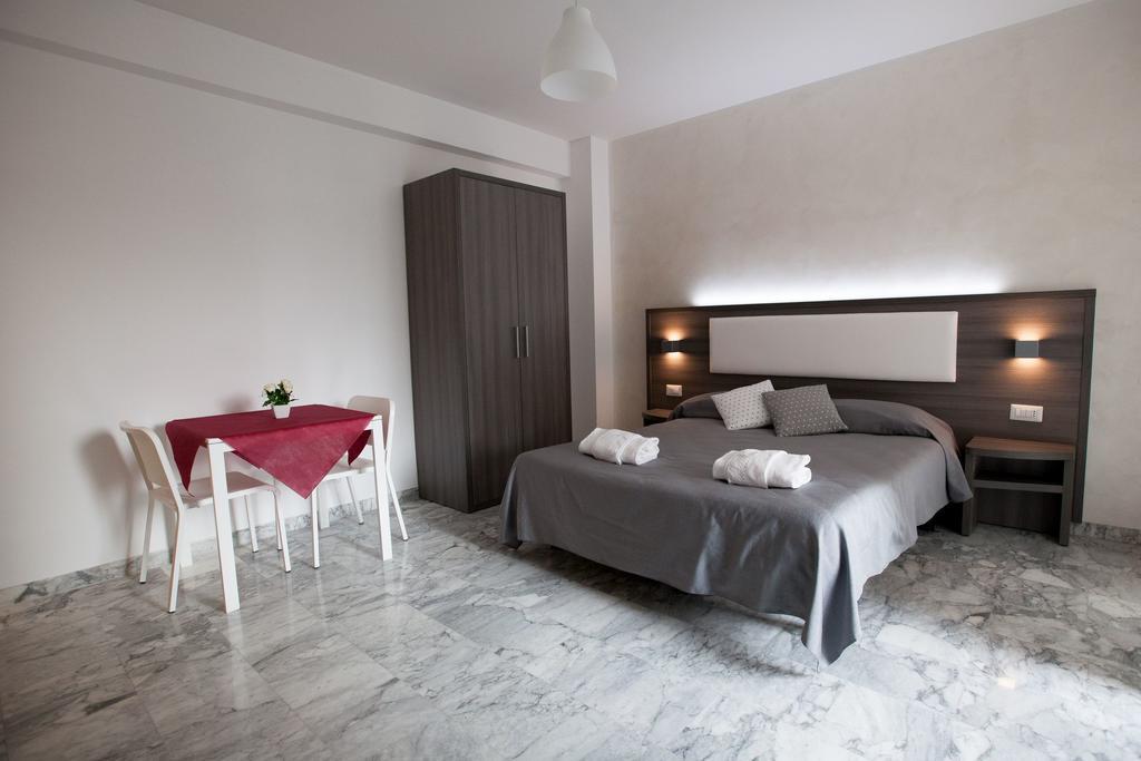 B&B Momenti Romani Luaran gambar